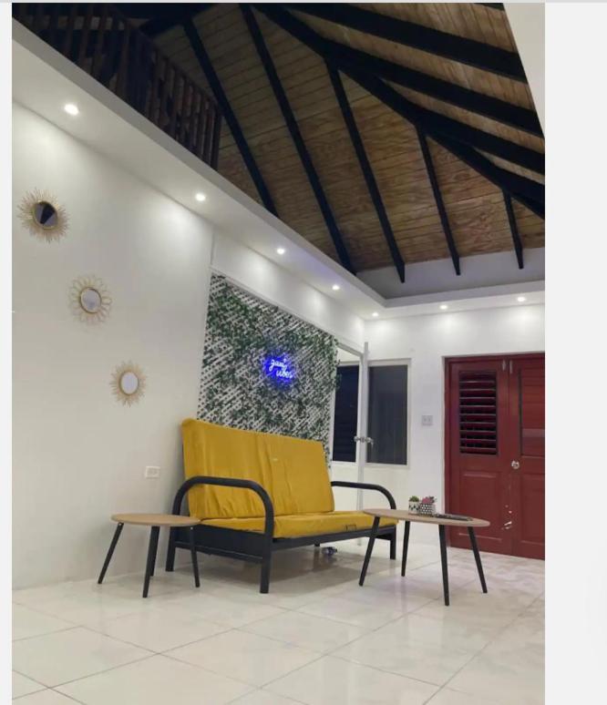 Queens Palace -Montego Bay Airport Suite Buitenkant foto